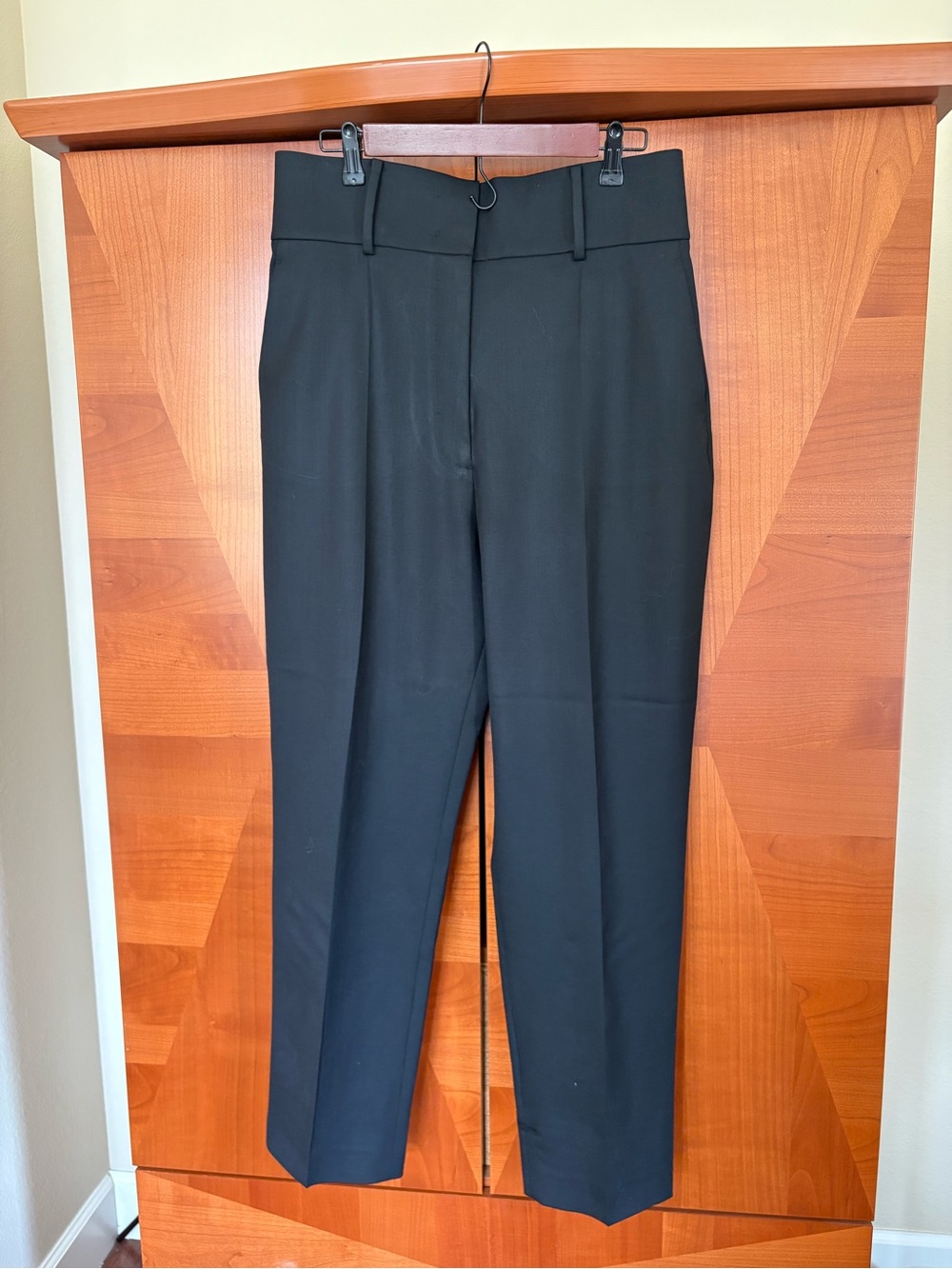 Couture, Sara Battaglia Black women plants with Gold Logo Label